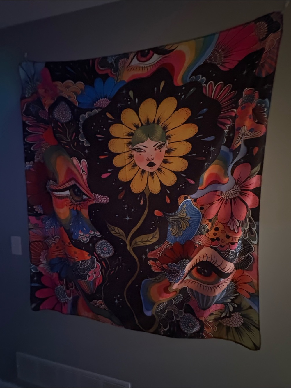 Black Floral Sunflower Face Tapestry Wall Art - Multicolor